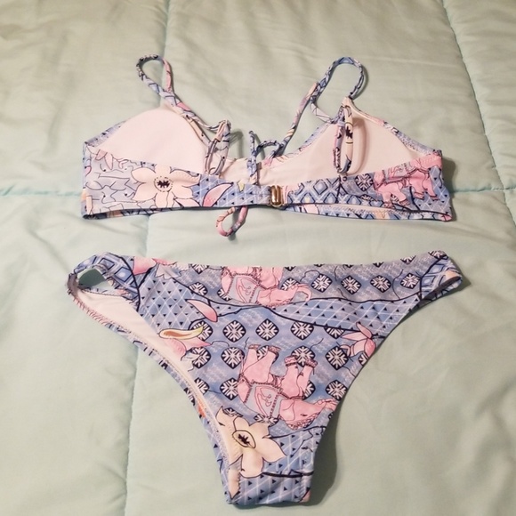 Bikini - Picture 4 of 4